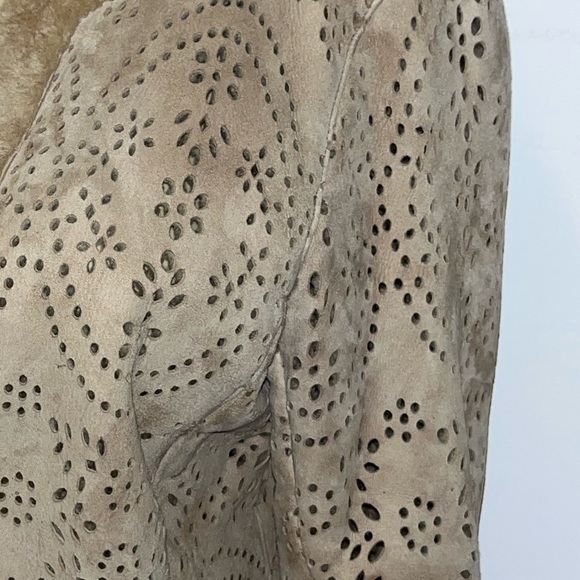 The Wrights 100% leather faux fur cropped tan jacket size M. - Picture 3 of 6